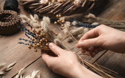 Couronnes de fleurs séchées personnalisées à Thann : un savoir-faire artisanal pour des compositions florales du plus bel effet